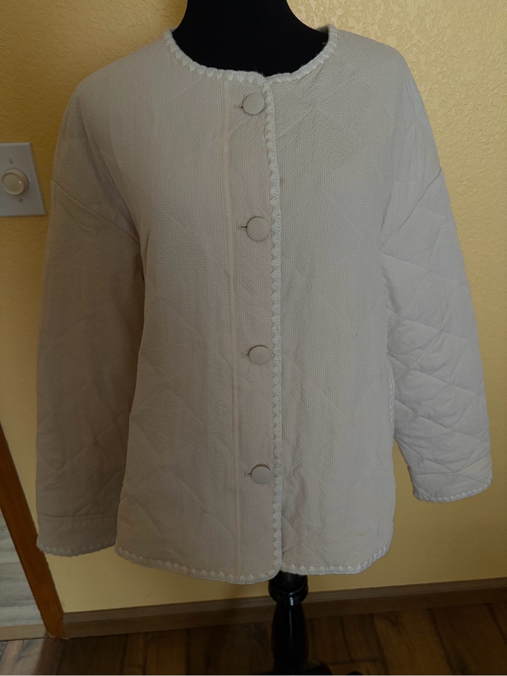 Bagatelle collection Women's Cream Quilted jacket size L